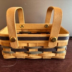 Handwoven replica of Longaberger large gather basket